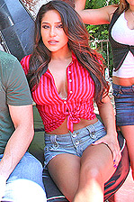 August, Jenaveve, Kieran and friends pose for a pic